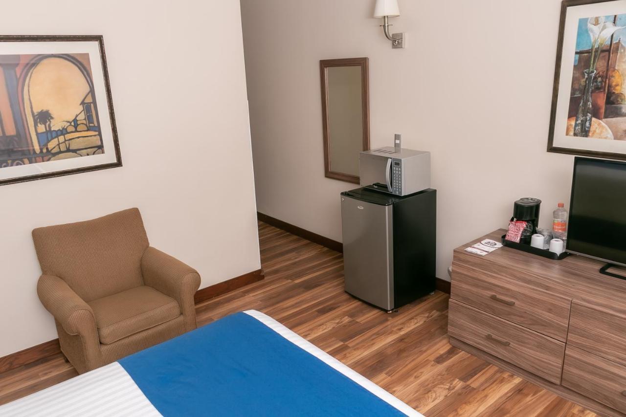 Best Western Plus Chihuahua Aeropuerto מראה חיצוני תמונה