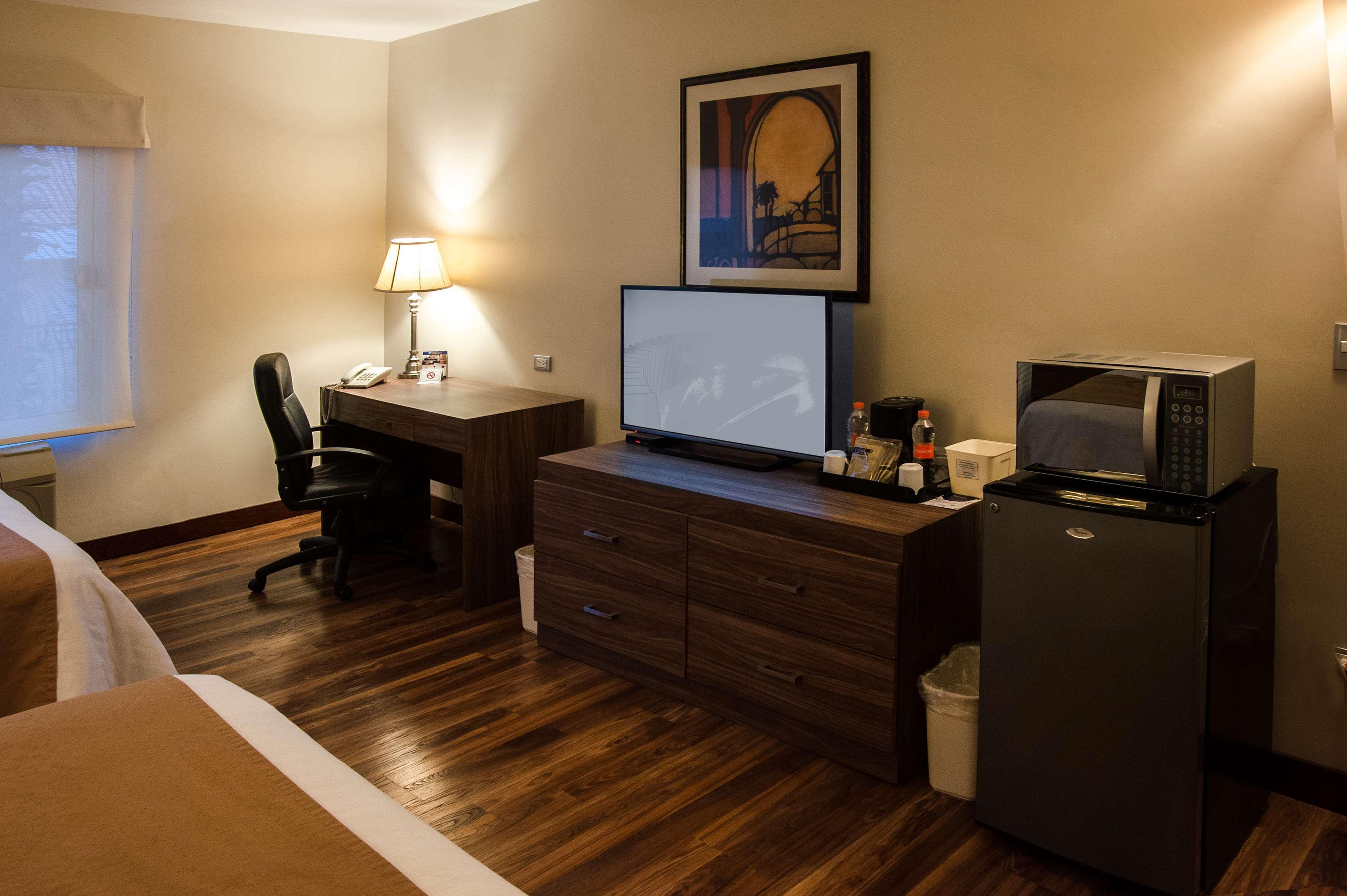 Best Western Plus Chihuahua Aeropuerto מראה חיצוני תמונה